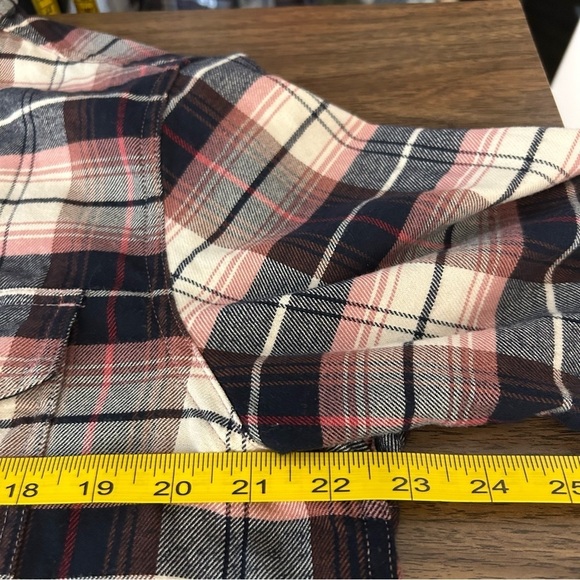 💕Tilley Plaid Button-Up Women's shirt L - Picture 8 of 11